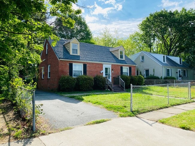 Photo - Adorable 3bdrm/1.5bth Cape-Cod Located in Richmond's Southside!! **NEWLY RENOVATED**