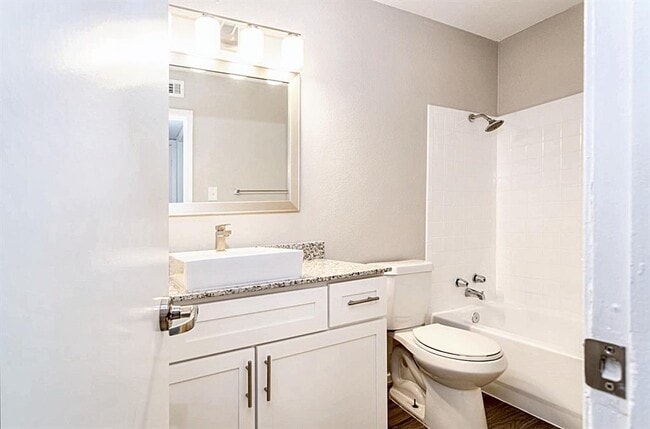 Photo - 3138 Manor Rd Unit 105