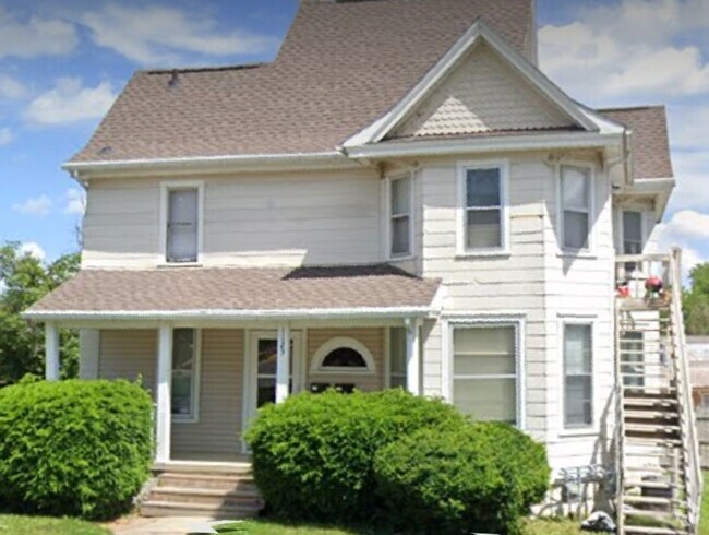 Building Photo - 2 Bedroom 1 Bath Unit 1123 1/2 W 22nd Rental