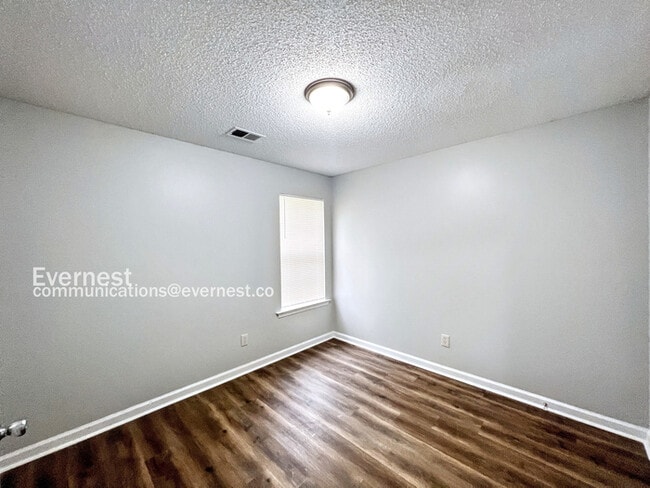 Photo - 1036 Cambrain Cove