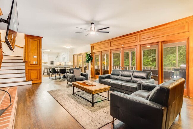 Photo - 6043 Giles Rd Unit SI ID1569852P
