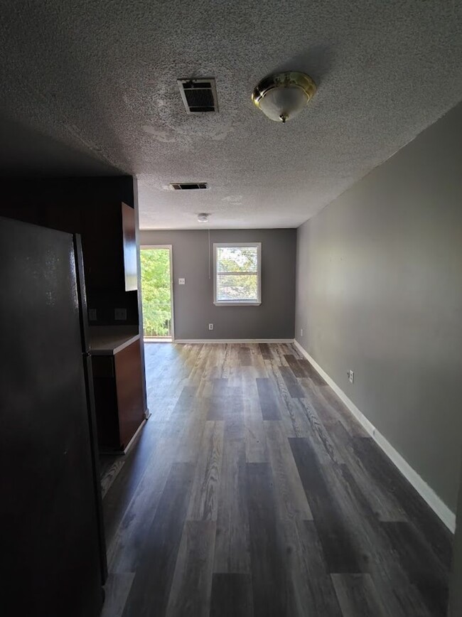 Building Photo - 3 Meredith Ct Unit E Rental