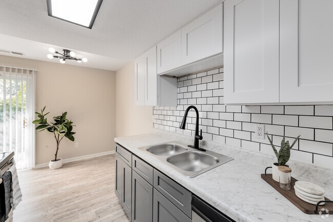 2 BR, 1 BA, 984 SF