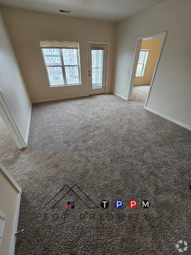 Building Photo - 2 Bedroom | 1 Bathroom Apartment in Cedar ... Unit 204