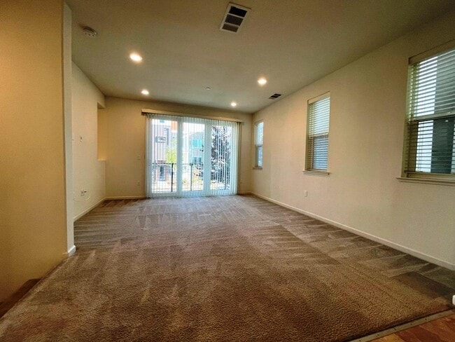 Photo - 168 Llano de los Robles Ave