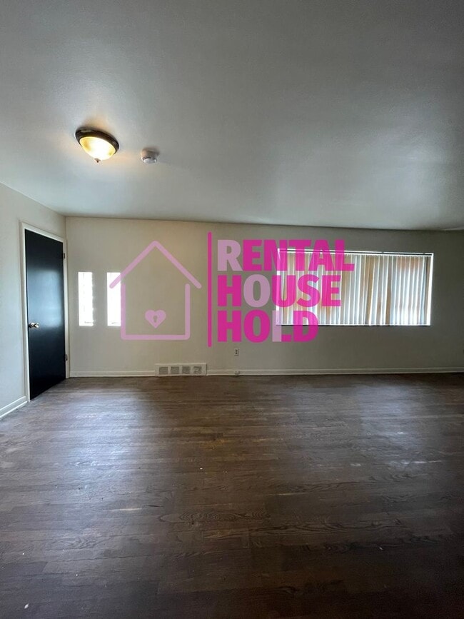 Photo - 15368 Hubbell Ave Unit Upper