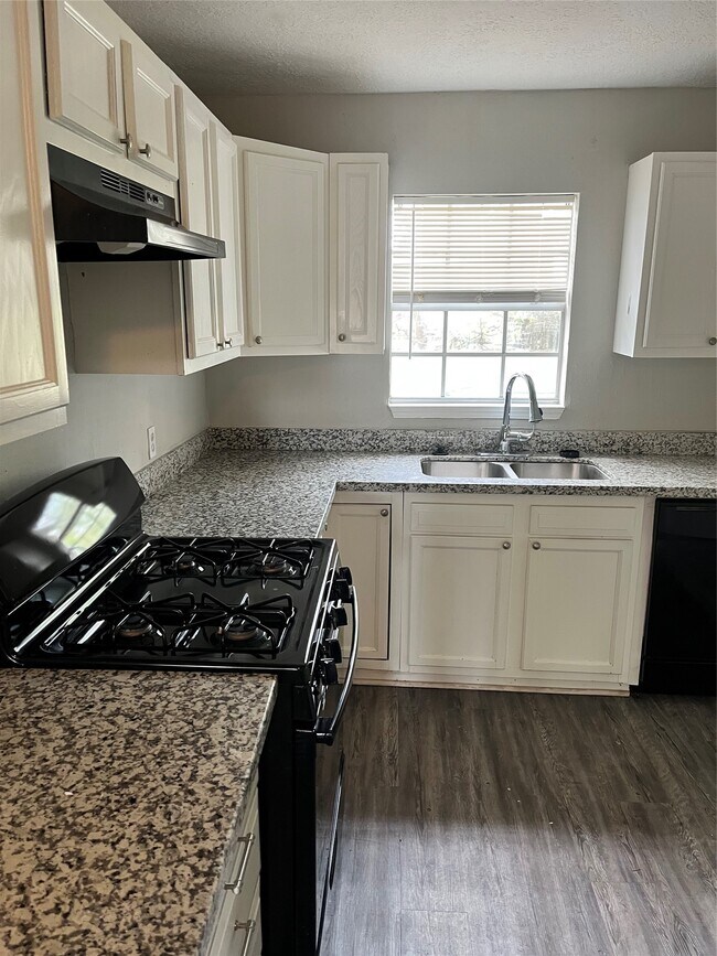 Photo - 10533 Barnham St