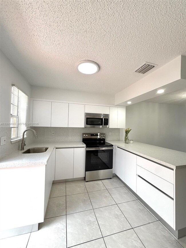 Photo - 1460 W 41st St Unit 1460