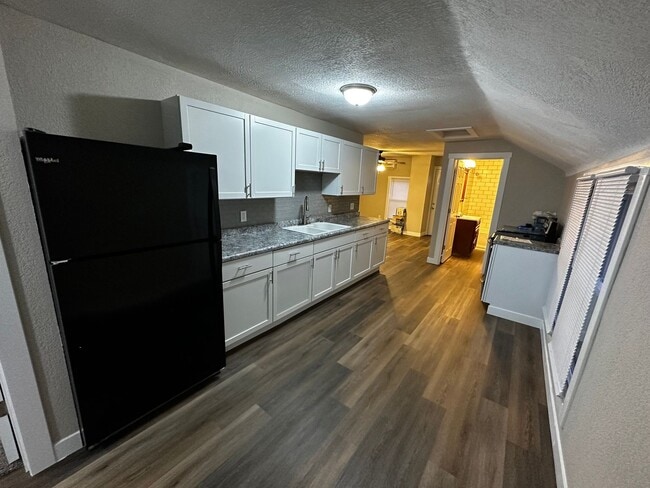 Building Photo - 513 22nd St Unit 513 1/2