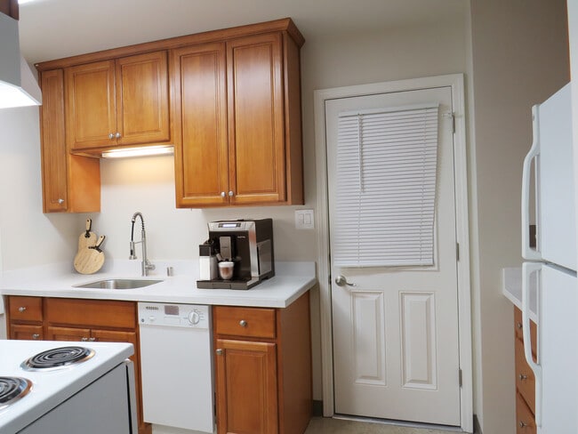 Photo - Hale Apartments