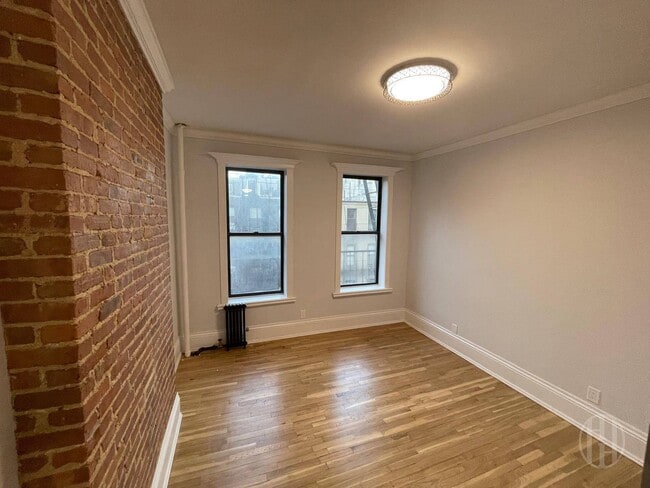 Photo - 425 E 73rd St Unidad 4RW