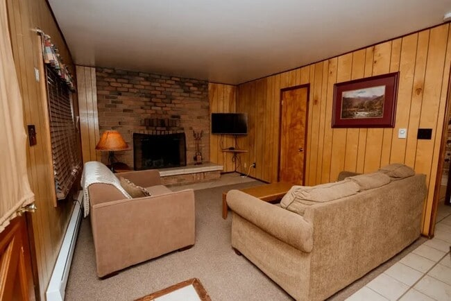 Photo - 165 E White Mountain Blvd