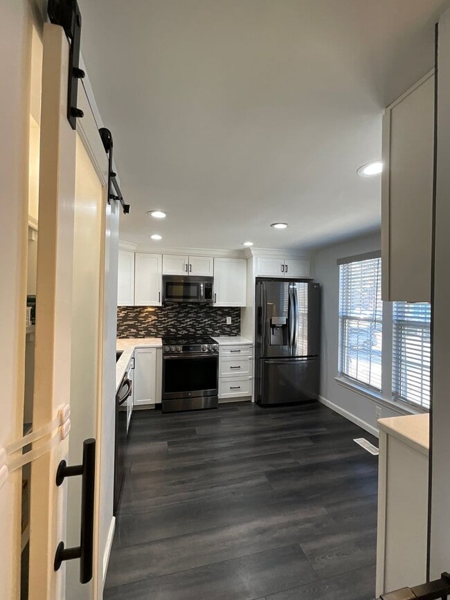 Photo - Beautiful 2BR 2BA 3 level townhome located in the Bowling Brook Farms Community