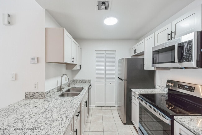 Photo - 422 Thor Ave SE Unidad 312