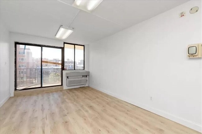 Photo - 23-22 30th Rd