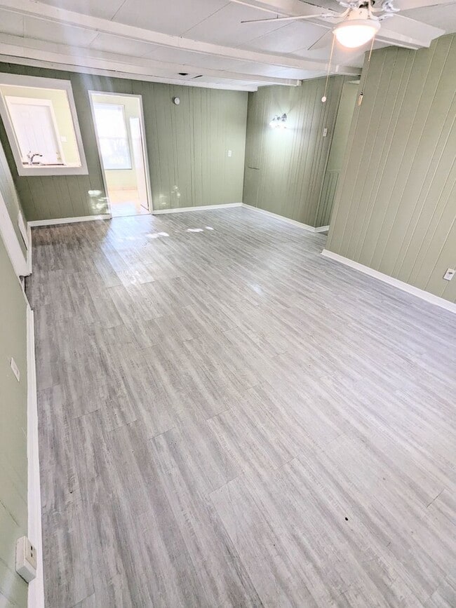 Photo - 3 bedroom, 1.5 bath, Garage