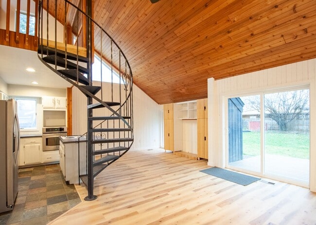 2224 Towhee Ln