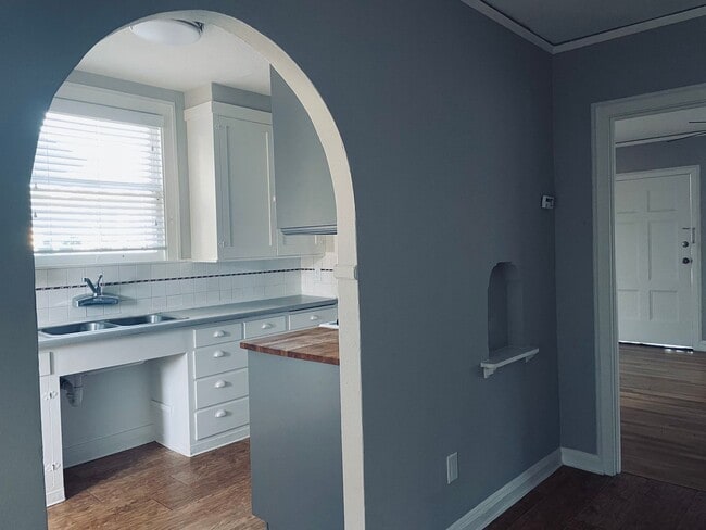 Photo - Laurel Street Triplex Unit 1307 Laurel St