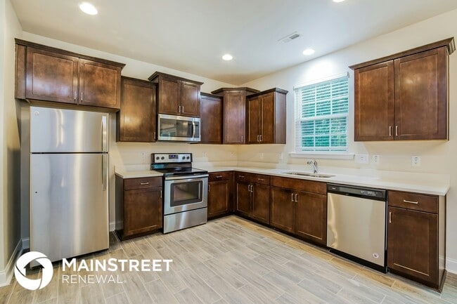 Photo - 201 Sirius St