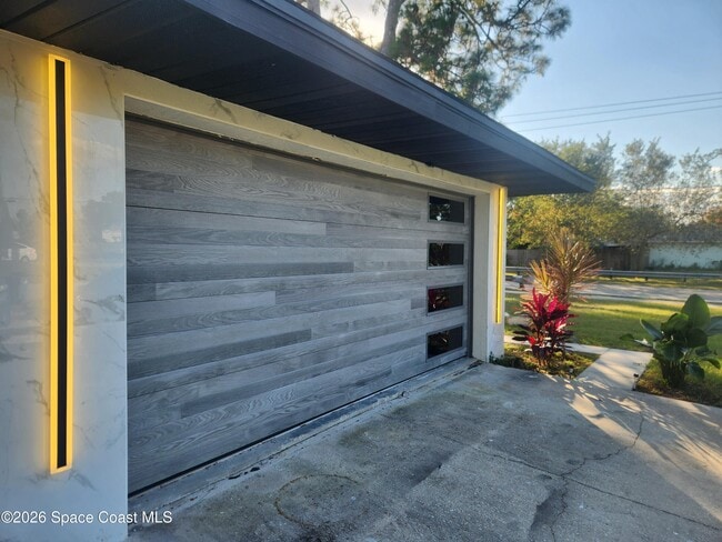 Photo - 462 Breakwater St SE