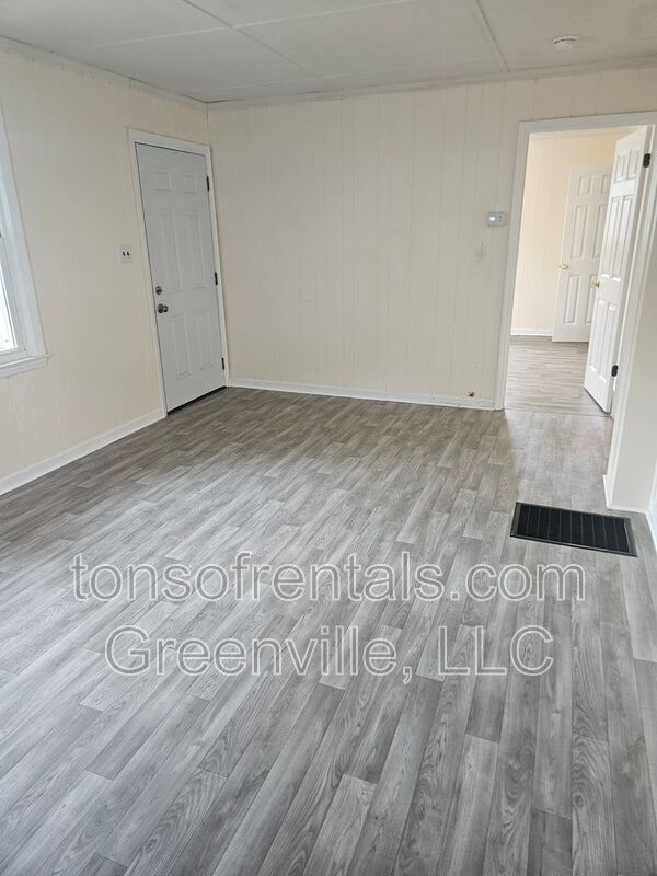 Photo - 733 Fairfax St