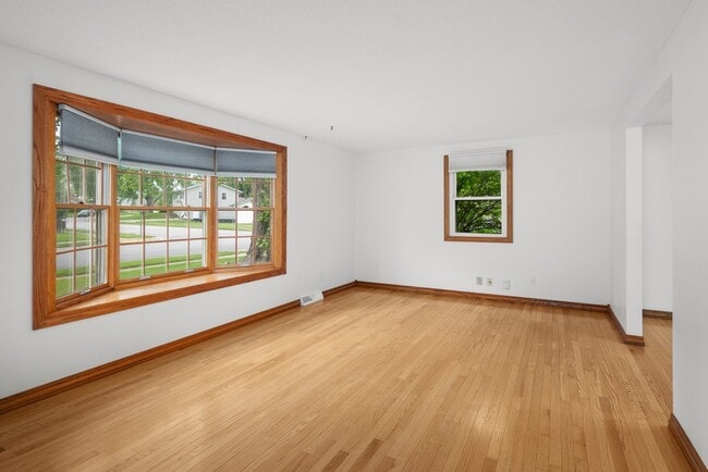 Photo - 3129 Windsor Dr
