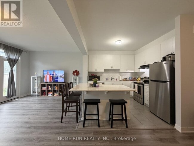 Photo - 216 Billrian Cres