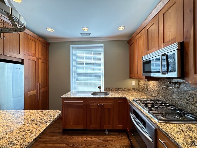 Photo - 3614 N Bosworth Ave Unit J02P