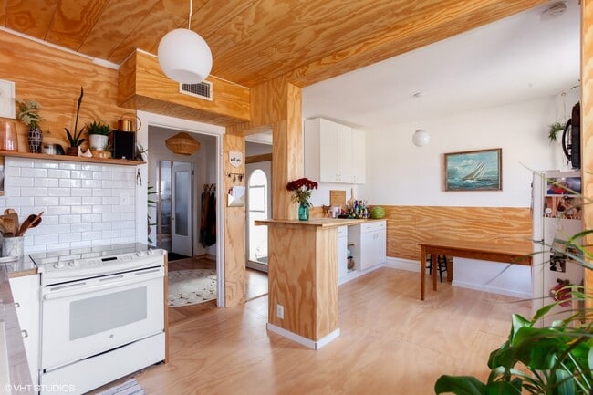 Photo - 4837 W Irving Park Rd