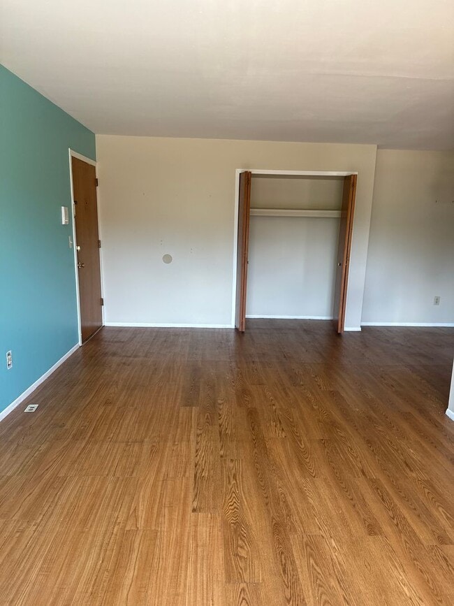 Photo - MARGO MANOR-1250 Unit 7