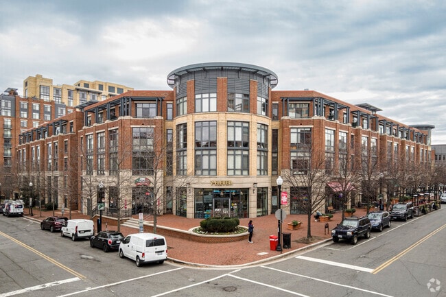 The Condominiums At Carlyle Square