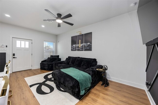 Photo - 205 Bolden St Unidad A