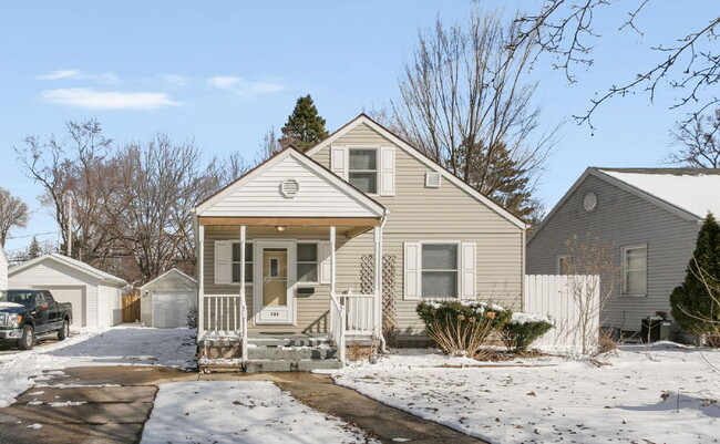 Building Photo - 724 Northwood Dr