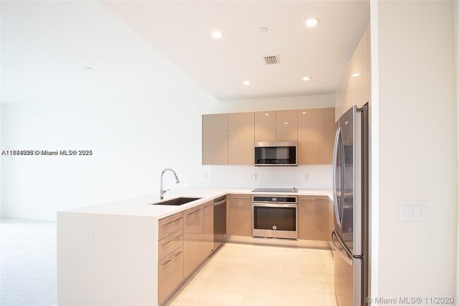 Photo - 2000 Metropica Wy Unit 614