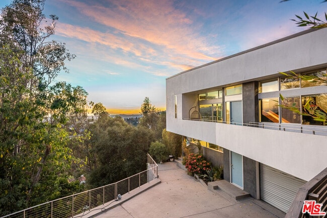 Photo - 2511 Wild Oak Dr