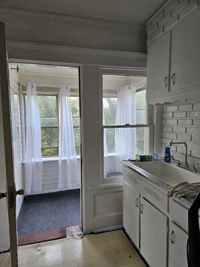 Photo - 624 Parsells Ave Unit Large 2nd Floor One Bedroom With Bonus Room