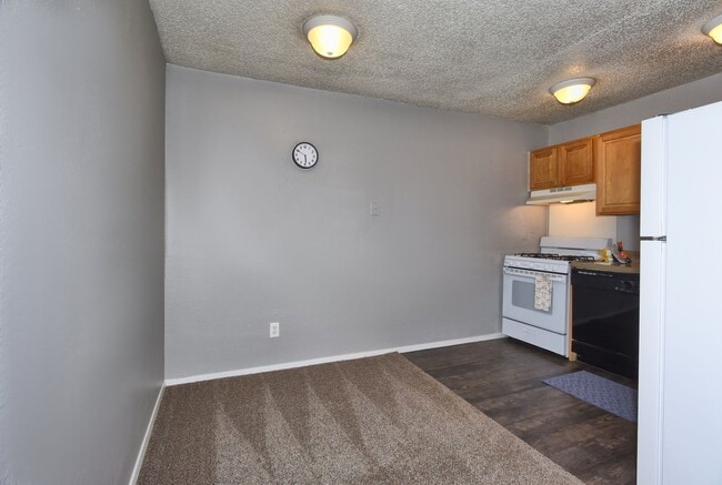 Photo - Heatherstone Apartments