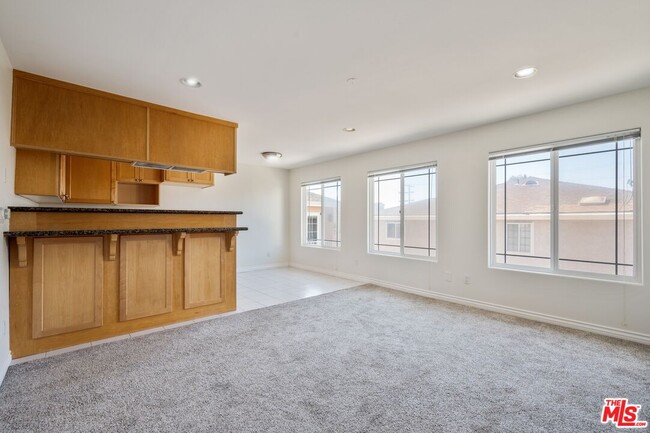 Photo - 1565 W 218th St Condo