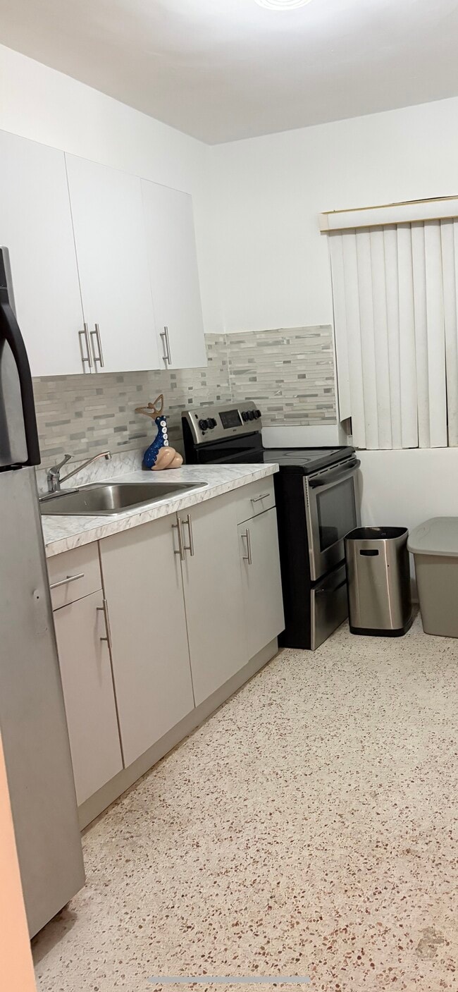 Building Photo - 1322 NW 29th Ter Rental