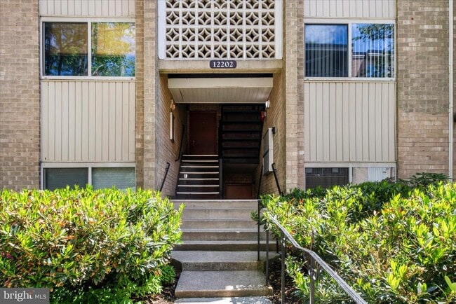 Building Photo - 12202 Braxfield Ct Unit 16 / 228