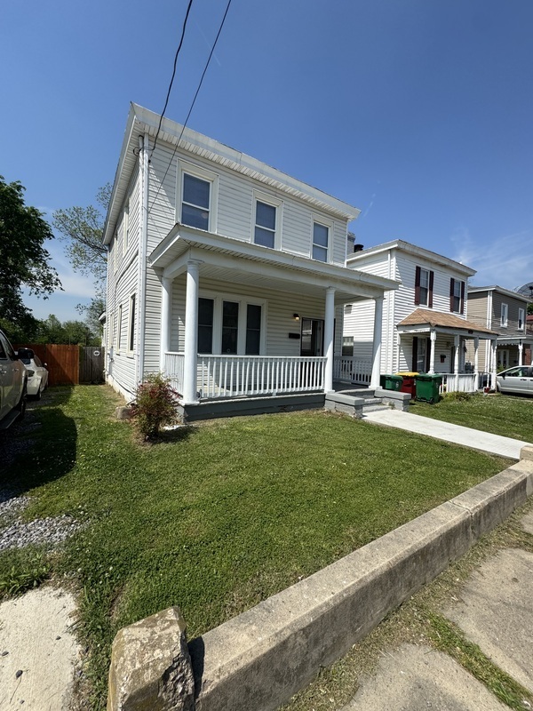 Photo - 1153 W Washington St House