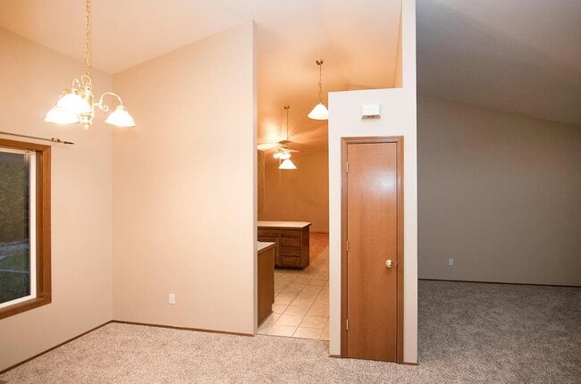 1603 Valley W Ave