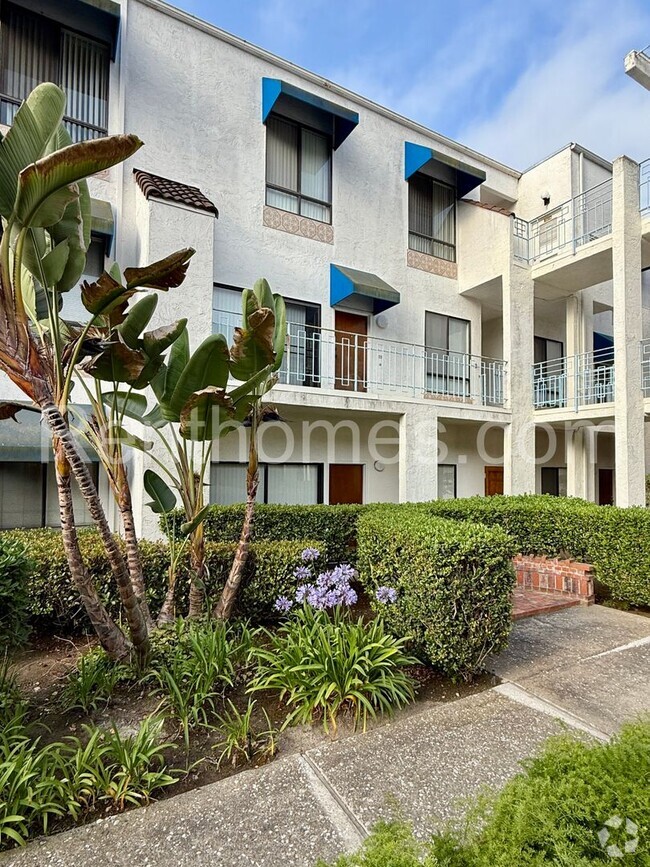 Building Photo - 8320 Regents Rd Unit 1-H Rental