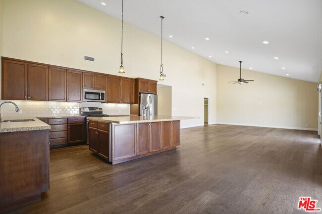 Photo - 29500 Heathercliff Rd