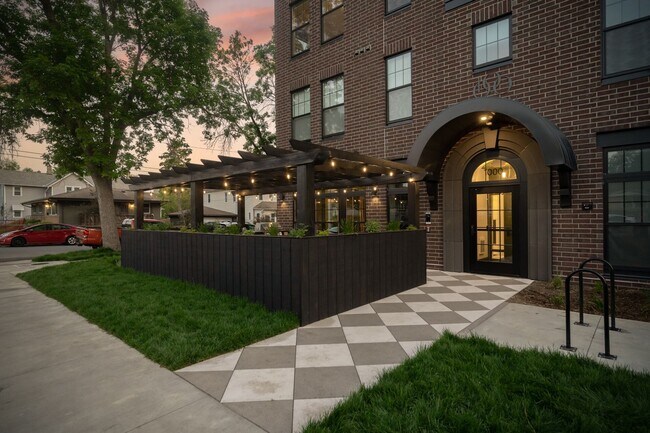 Photo - 1000 Main Street Apartments