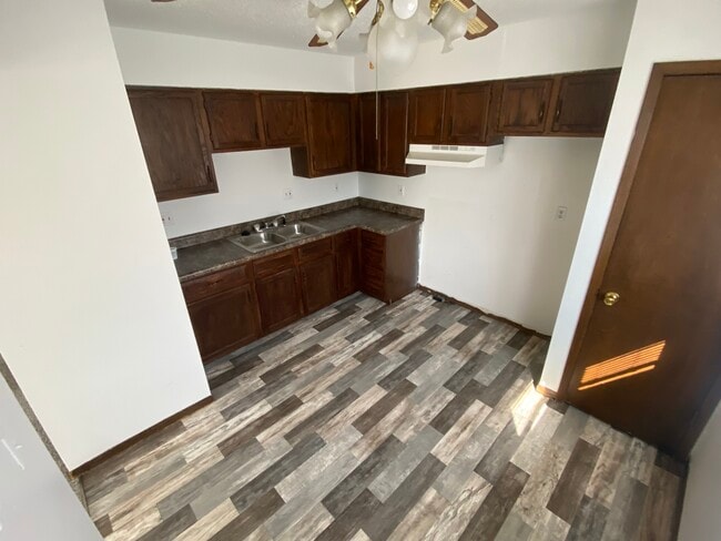 Photo - 512 SE Magazine Rd