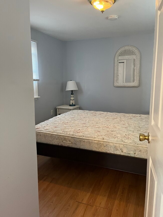 Building Photo - 24 5th St Unit 1