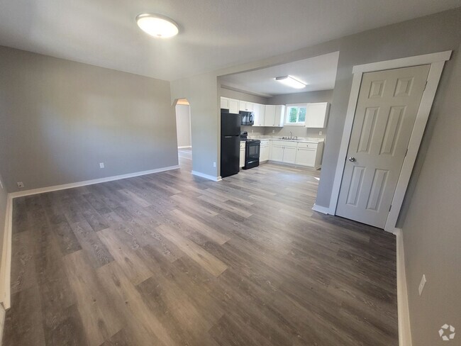 Building Photo - Recently Renovated 2 Bedroom, 1 Bathroom H... Rental