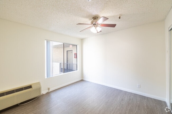 1BR, 1BA - 575SF - Bedroom