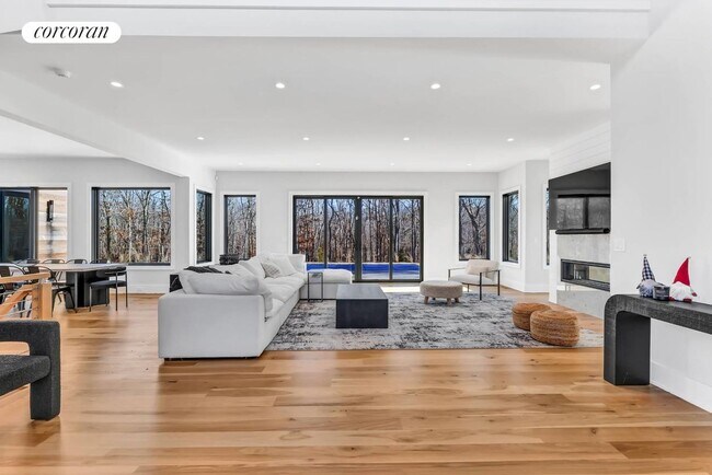 Photo - 24 Hedges Ln